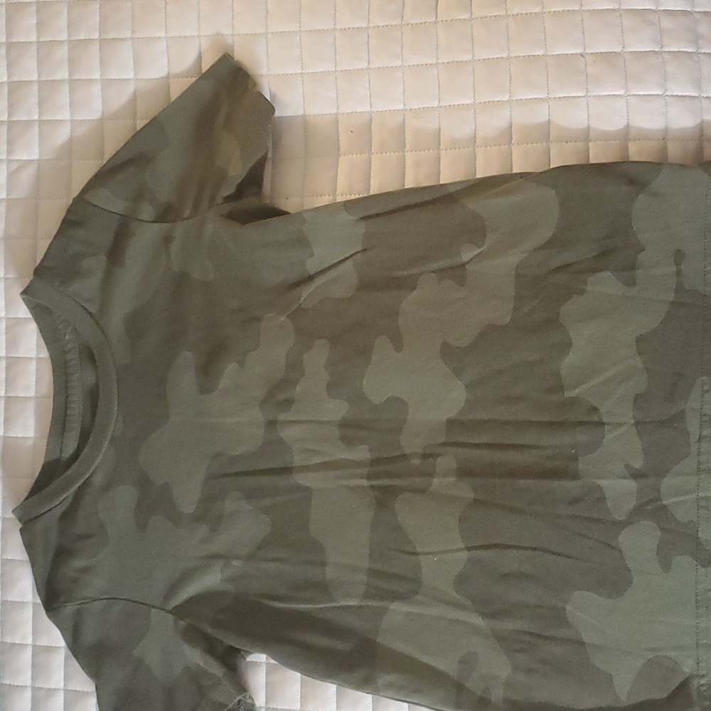 Epic Threads kids camo tshirt size 7